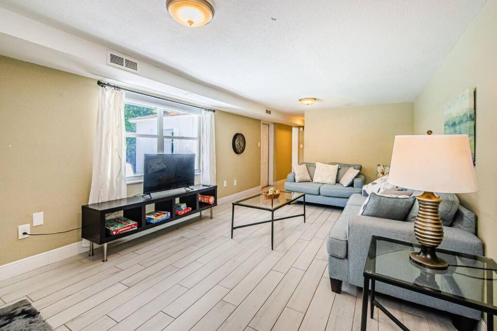 Beautiful Pool House In Old Seminole Heights! Villa Tampa Esterno foto